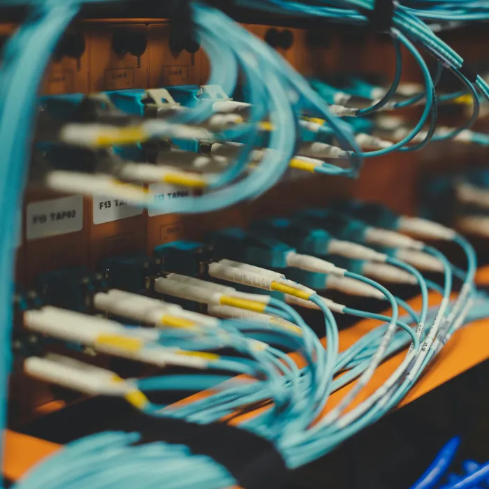 especializados en fibra óptica